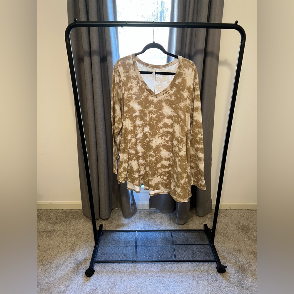 Tie-Dye V-Neck Long Sleeve Top